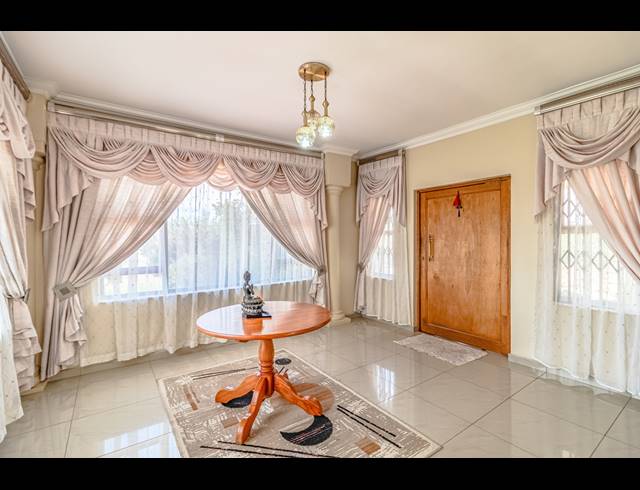 4 BEDROOM HOUSE FOR SALE IN OAKDENE